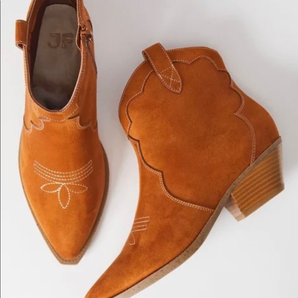 JustFab Mini Ankle Cowboy Western Boots // suede // Camel color // Women…